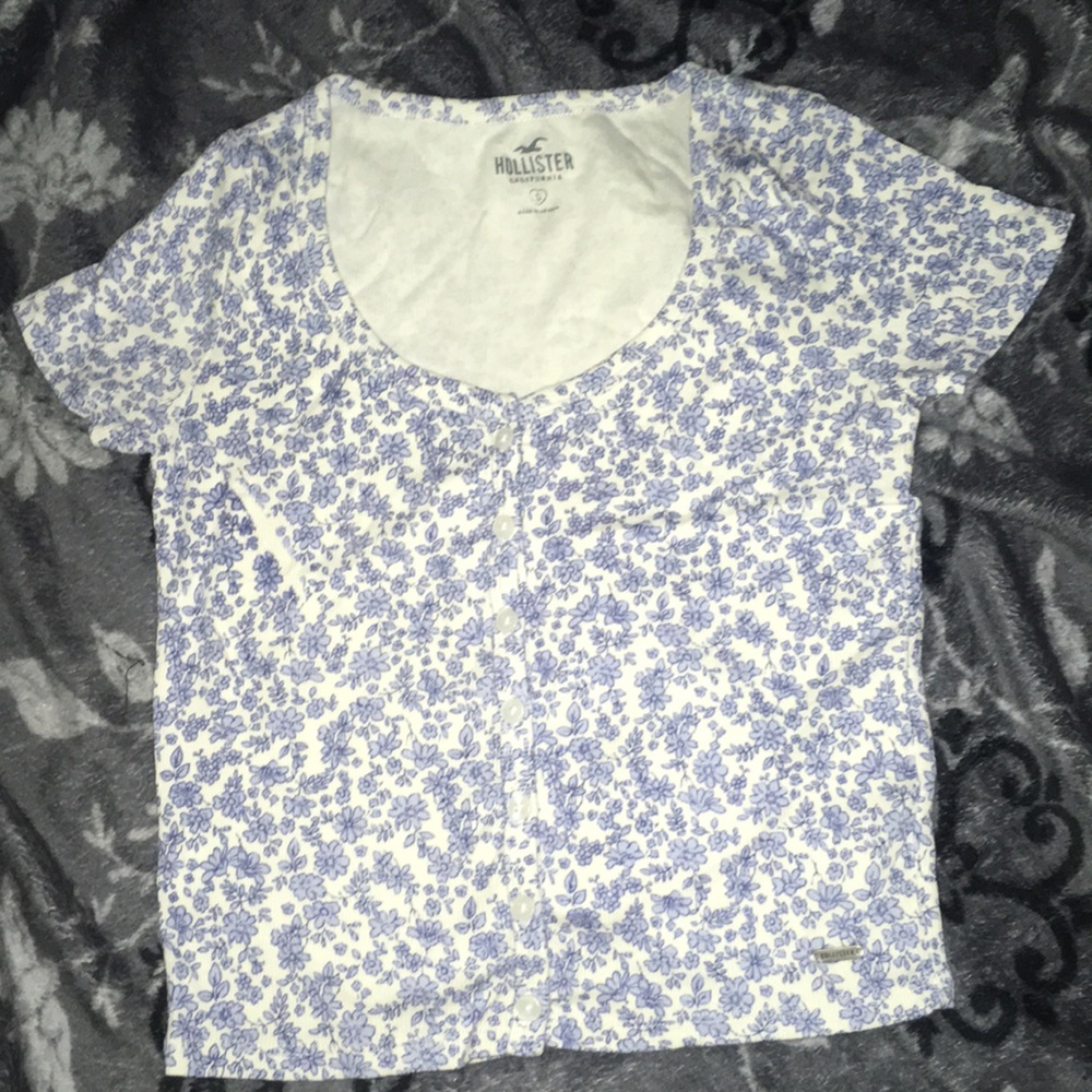 Cropped button front blue floral top